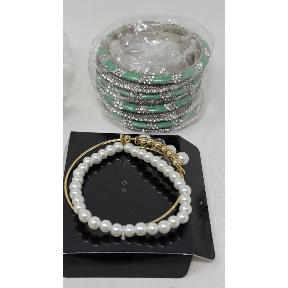Lot Of Costume Jewelry Bracelets 2lbs 1 Oz - Picture 7 of 9